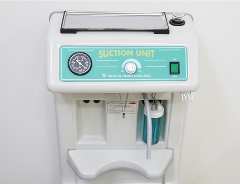 五反田の歯医者、ツツミ歯科クリニックの手術用吸引機