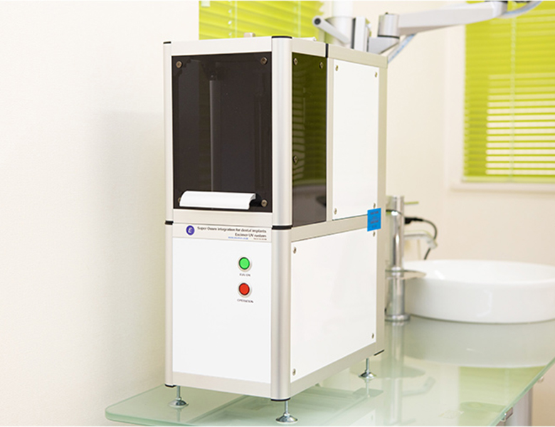 五反田の歯医者、ツツミ歯科クリニックのインプラント光機能化装置