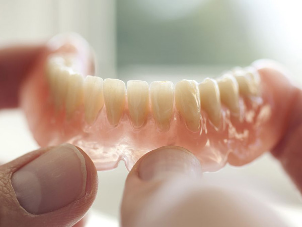 五反田の歯医者、ツツミ歯科クリニックの入れ歯治療